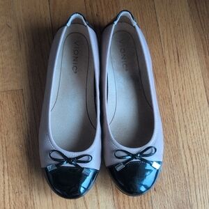 Vionic Minna Women's Blush and Black Flats